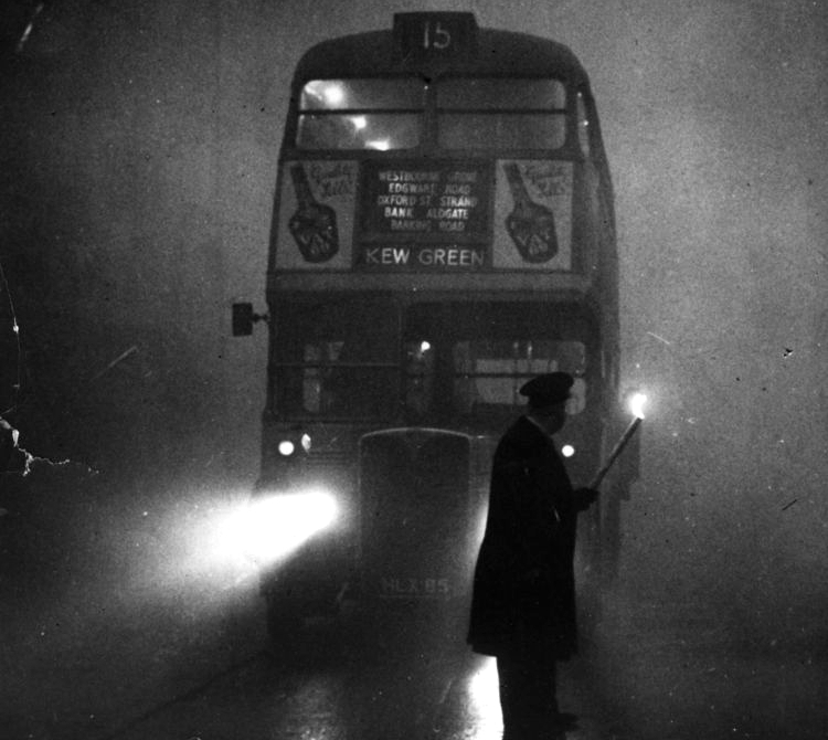 Londyński autobus podczas Wielkiego Smogu