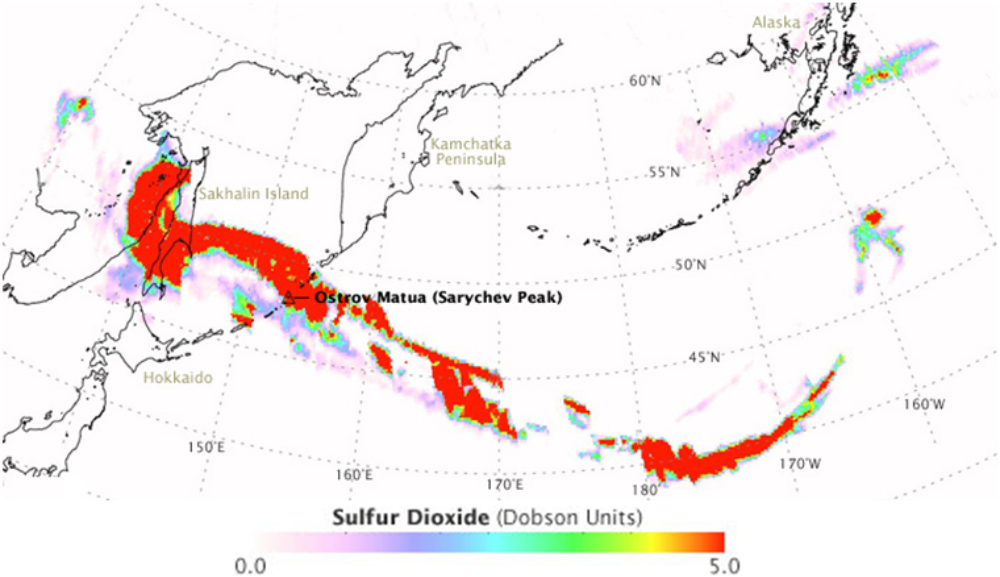 Chmura SO2 nad Sachalinem, Morzem Ochockim i północnym Pacyfikiem, wyemitowana podczas wybuchu wulkanu Saryczewa (Wyspy Kurylskie), w czerwcu 2009. Źródło: NASA Earth Observatory