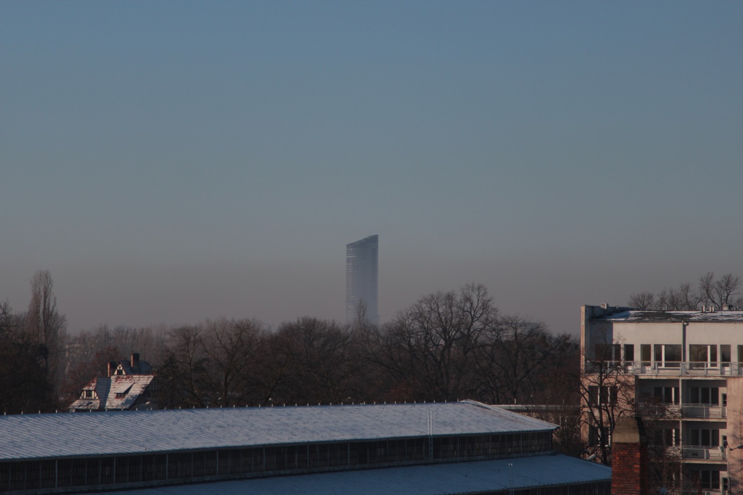 Zimowe zmętnienie nad Wrocławiem